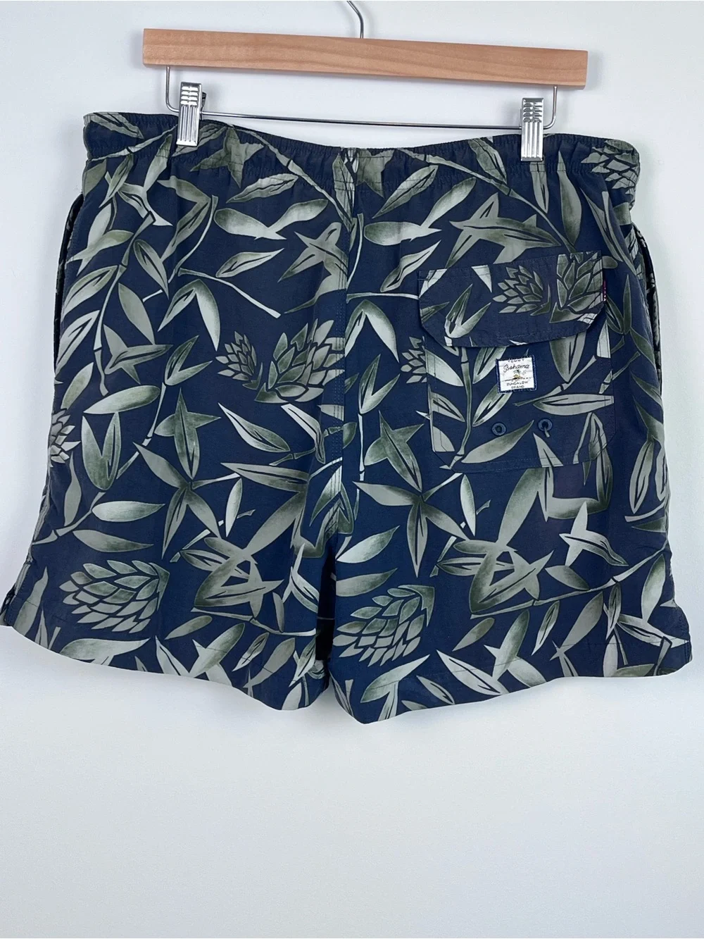 Tommy Bahama Men's Bungalow Brand Mesh Lined Floral Swim Trunks Size S; Beach